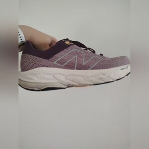 New  Balance Womens Fresh Foam X 860 V14- Size 8.5 Wide